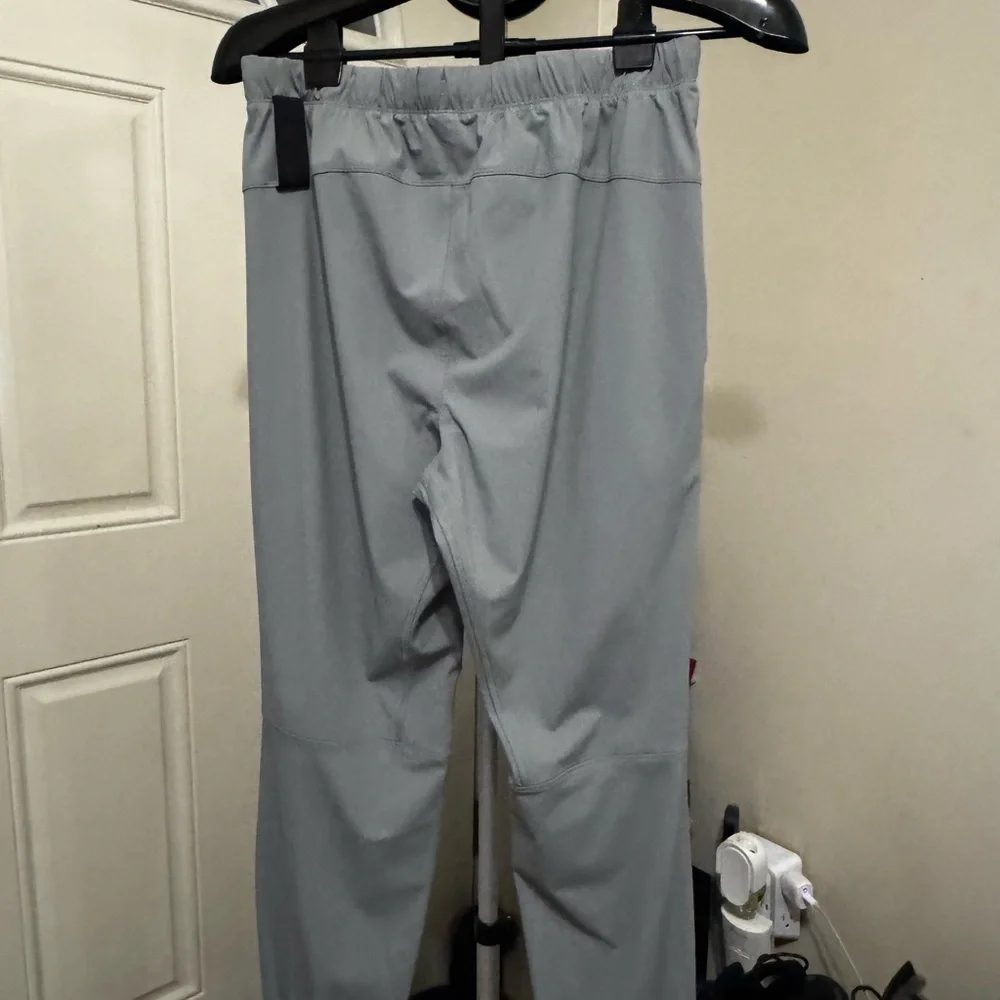 Fabletics “The One Jogger” Men’s Jogger I Gray